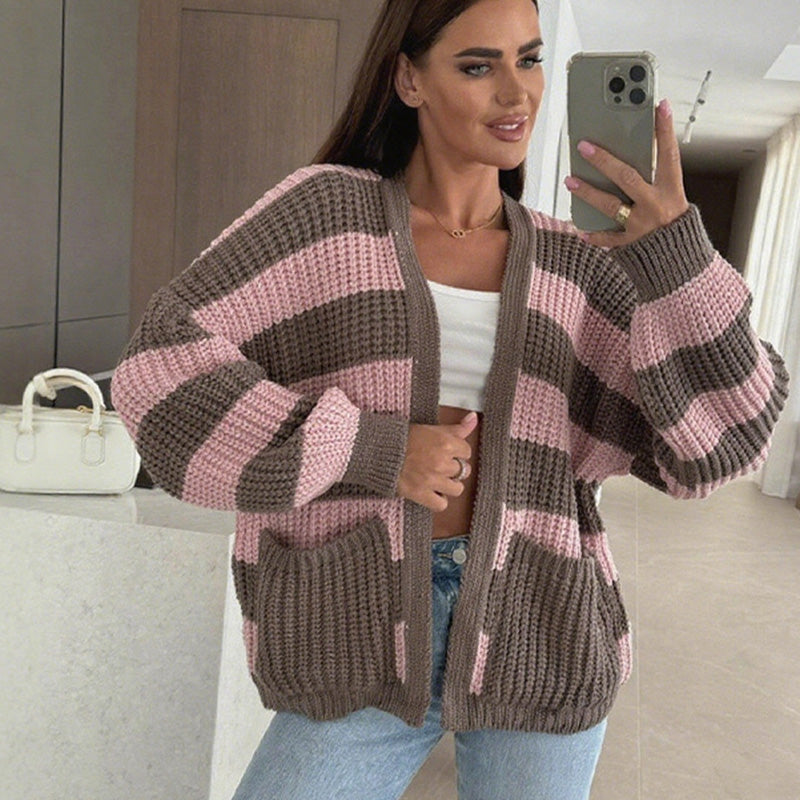 Stylowy w paski w paski w paski, otwartym przednim swetrze