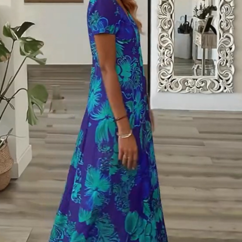 Elegancka kwiecista nadruk w dekolcie damskiej